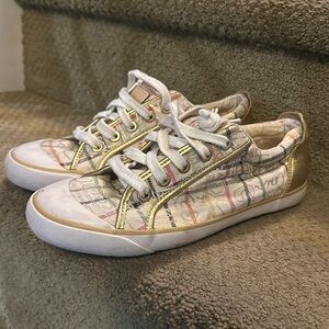 Women’s Barrett sneakers size 8b great used condition